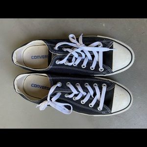 Men’s size 8 Converse Shoes black and white